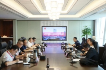 中國建材集團總經(jīng)理李新華來中國巨石調研